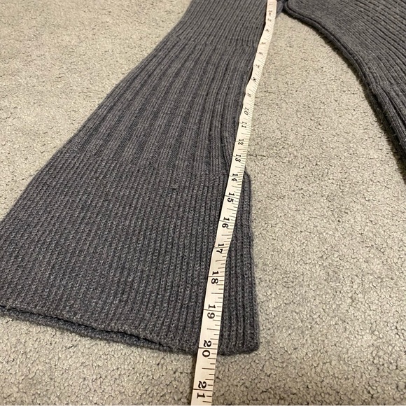 STEFANEL Wool V-Neck Ribbed Dress with Flared Sleeves & Hem - Picture 7 of 12